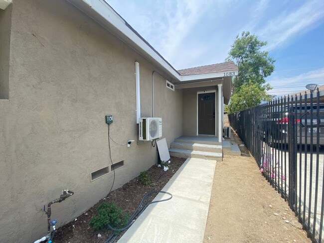 Building Photo - 1083 E Nocta St