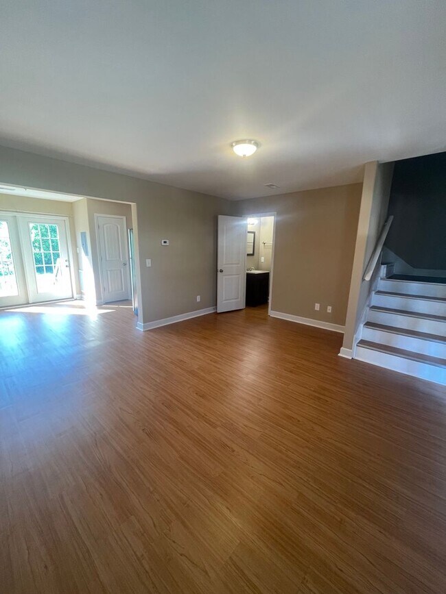 Building Photo - Modern Town Home on Beals Chapel