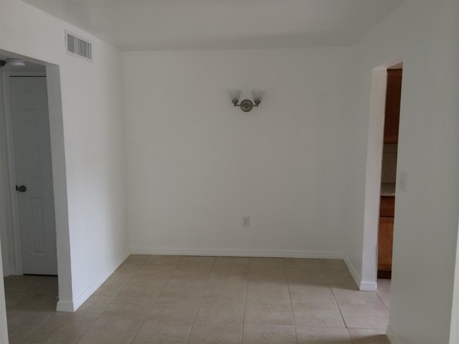Building Photo - 1440 Parkway Dr