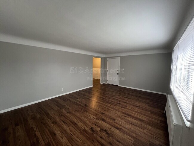 Foto del edificio - 4594 Hamilton Ave