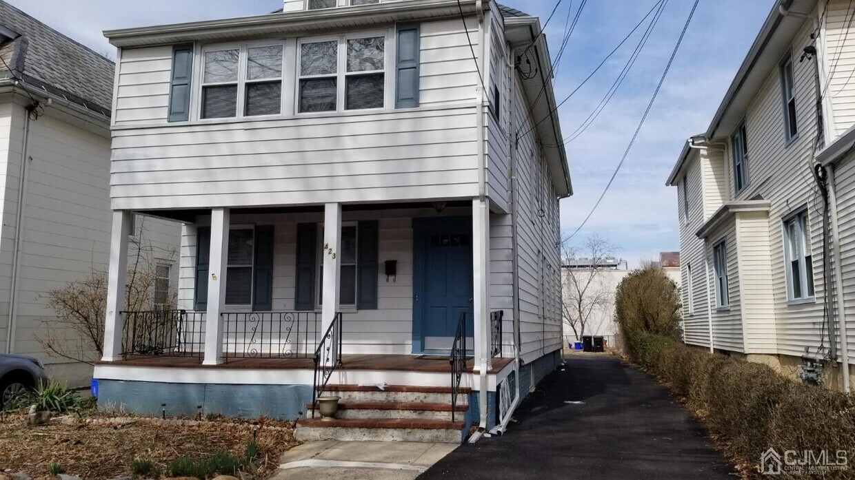 Primary Photo - 423 Magnolia St