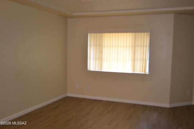Foto del edificio - 1200 E River Rd
