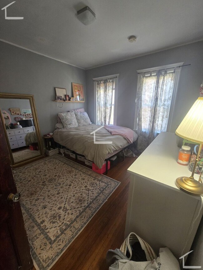 Foto del edificio - Huge 3 bed 1 bath in Brighton.... Sept 1st Move in!!