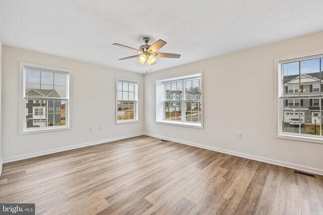 Building Photo - 246 Stratford dr