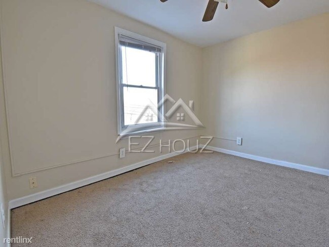 2 Br 1 Bath Duplex 1031 Elton Ave B Townhouse For Rent In Building Photo 2 Br 1 Bath Duplex 1031 Elton Ave B