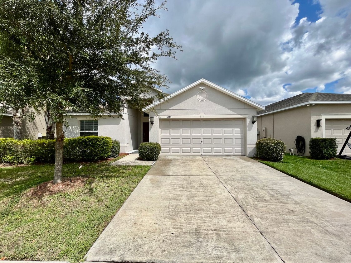 Foto principal - BEAUTIFUL 4 Bed 3 Bath HOME in Wimauma FL!!!