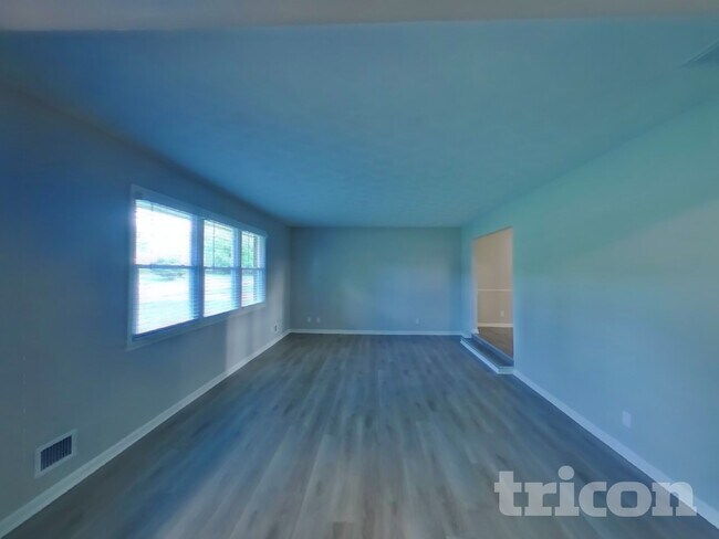 Building Photo - 806 Leisure Ln