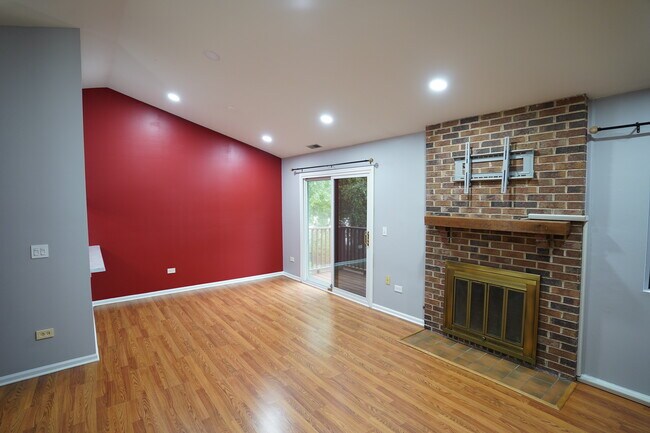 Building Photo - 361 Farnsworth Ct