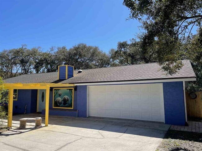 Building Photo - 305 3rd St