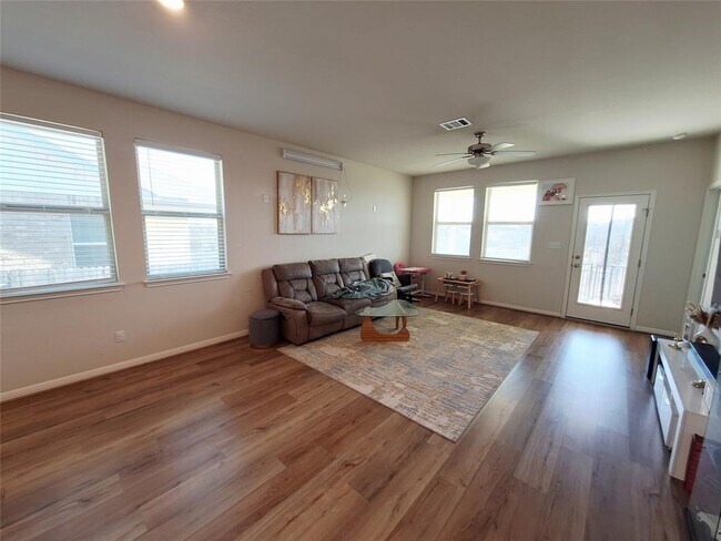 Foto del edificio - 417 Dipprey Ln