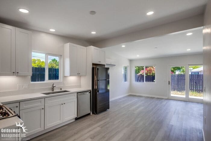 Primary Photo - Remodeled 2Bdm 1Ba Apartment with Spacious...