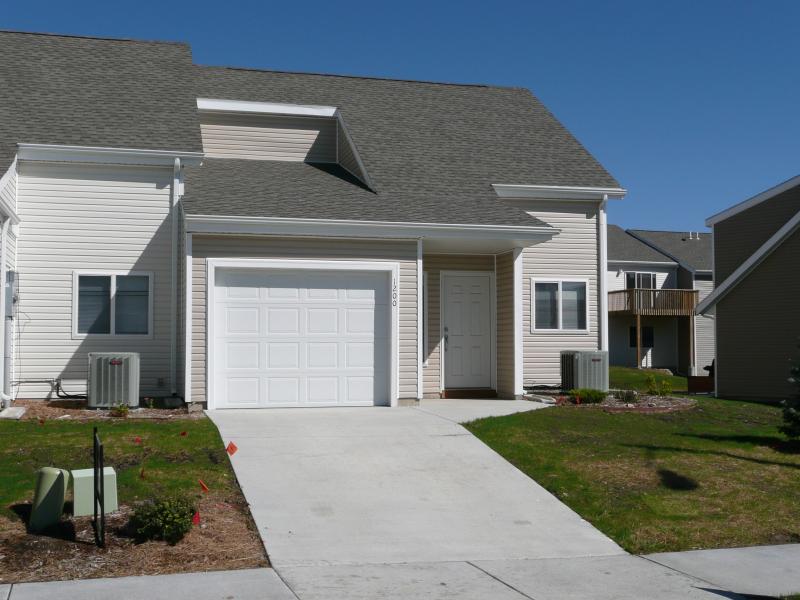 1200 Newfoundland Dr, Manhattan, KS 66503 Townhome Rentals in