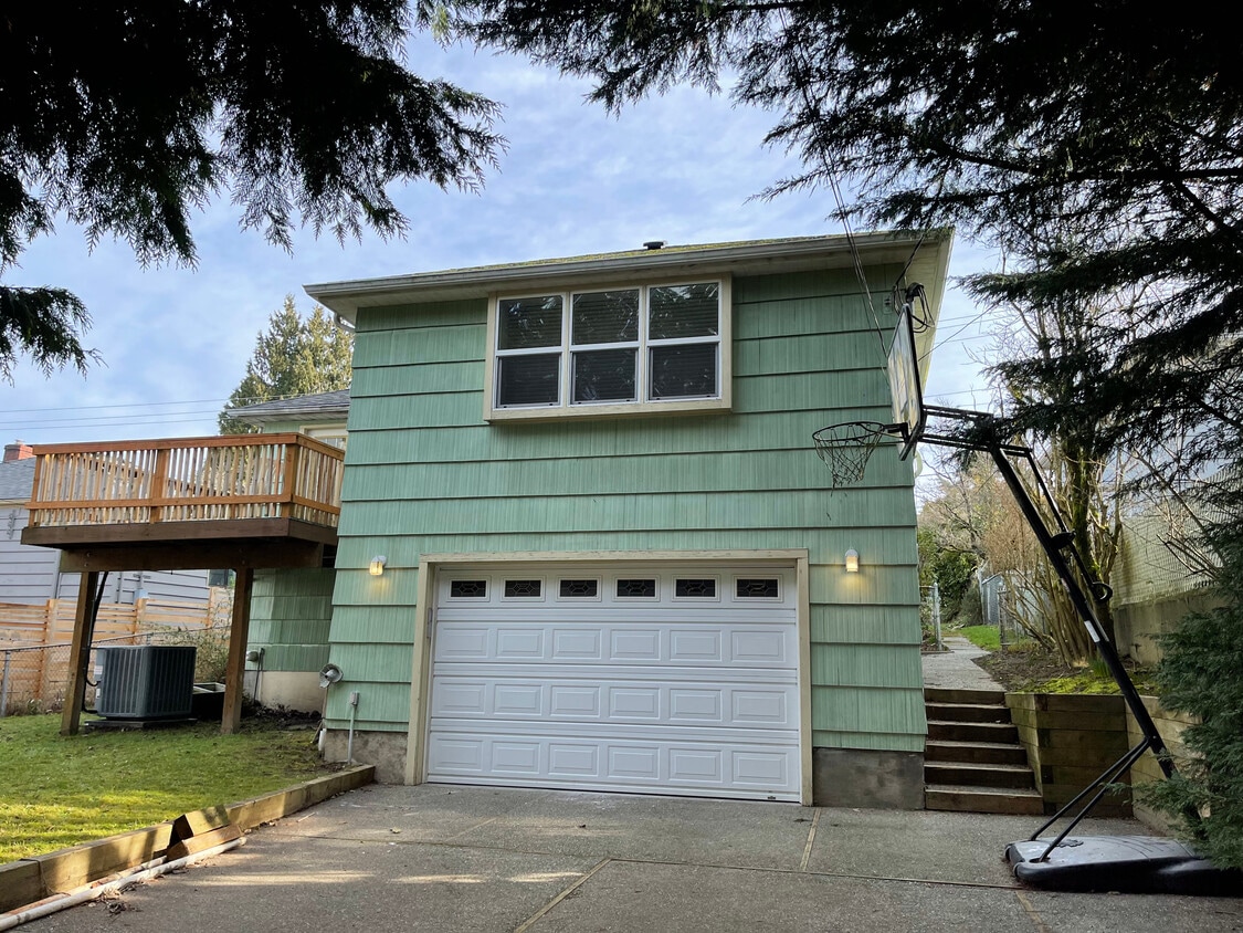 Building Photo - 5915 39th Ave SW