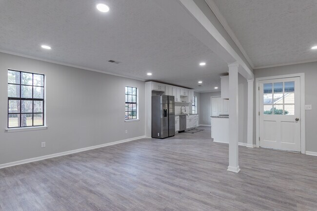 Dining room/Kitchen Open Concept - 242 Hardin Dr
