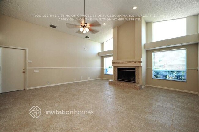 Foto del edificio - 437 Waterford Cir E