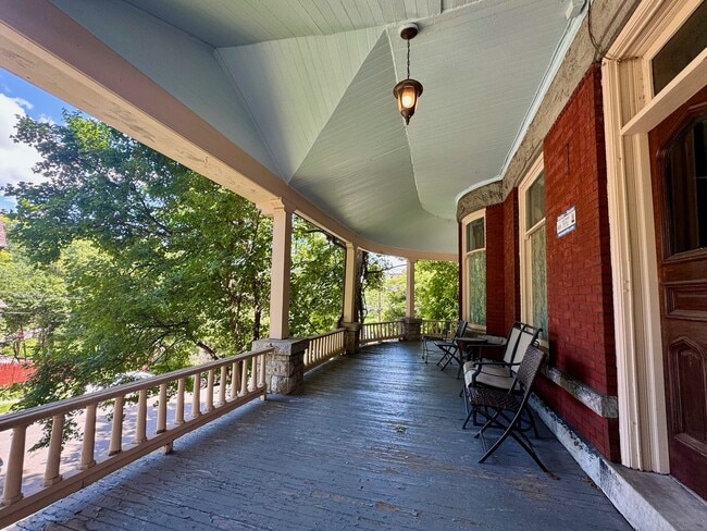 Building Photo - 211 Loraine Ave