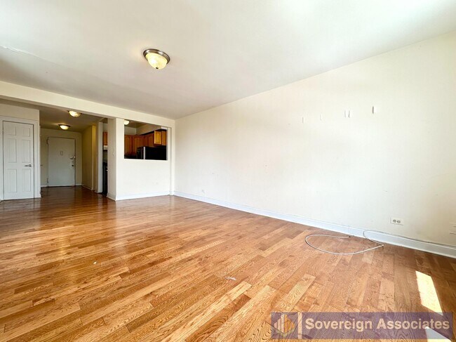 Building Photo - 2112 Starling Ave