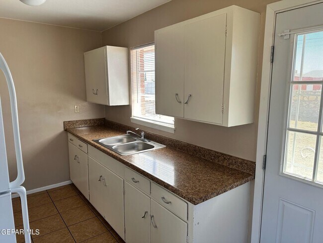 Foto del edificio - 5732 Arrowhead Dr