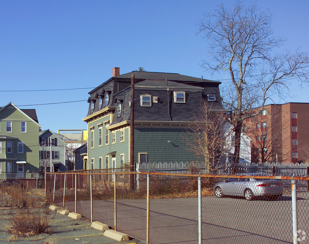 Building Photo - 158 4th St