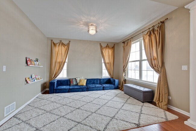 Foto del edificio - 1544 N Oakmont Dr