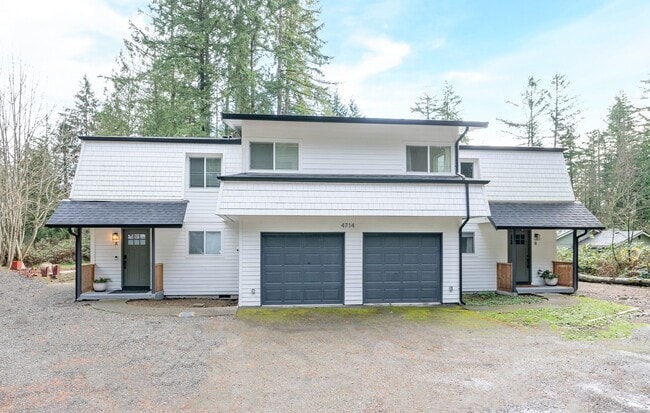 Foto del edificio - Updated Gig Harbor Duplex with Outdoor Space