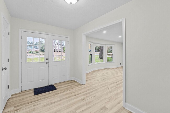 Foto del edificio - 1306 Dominica Dr