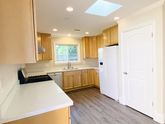 Foto del edificio - 663 Glenbrook Dr