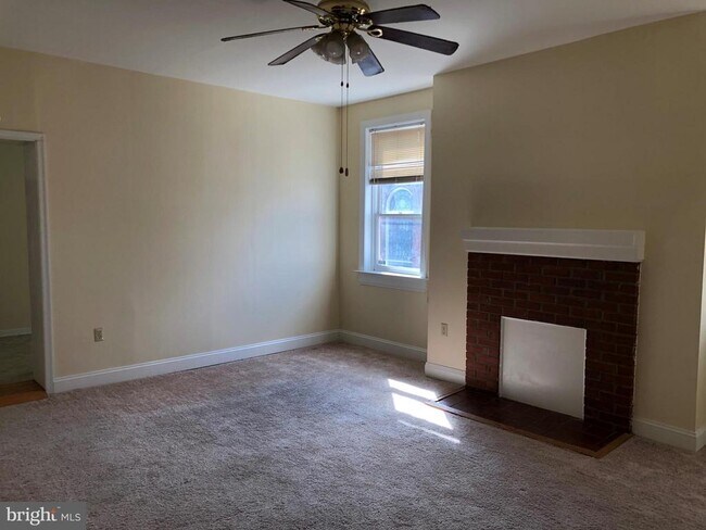 Building Photo - 104 S Loudoun St