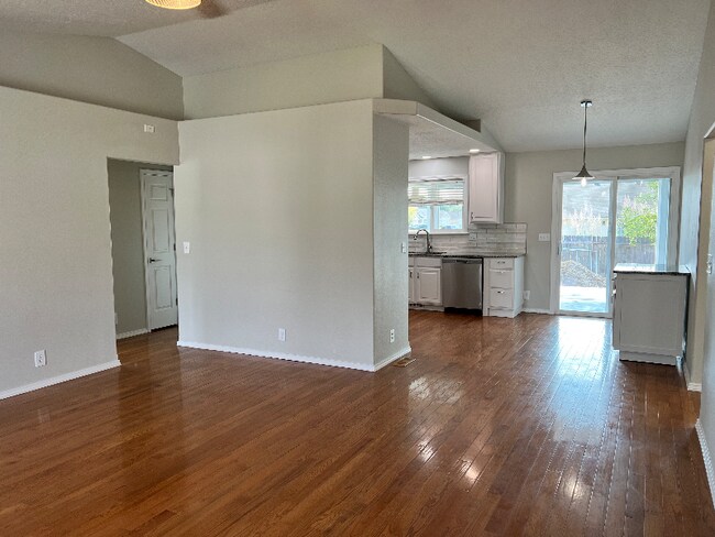 Foto del edificio - 1117 Feltham Peak Dr