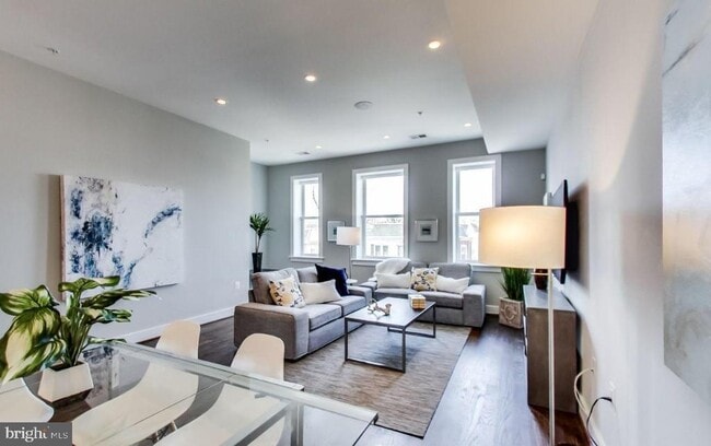 Building Photo - 726 Girard St NW