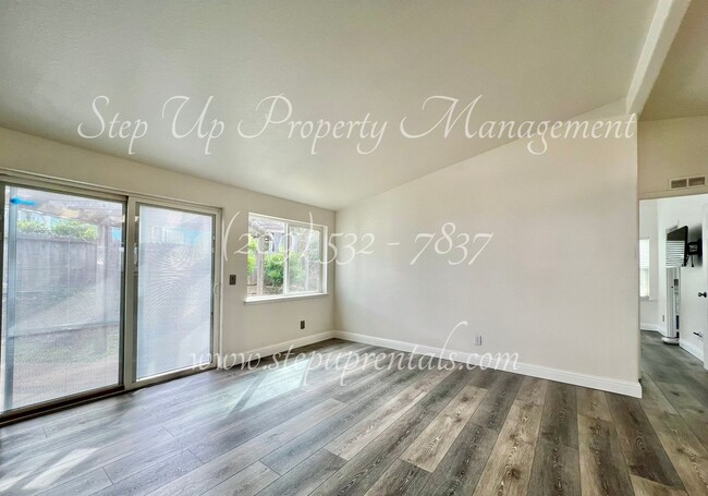Building Photo - Beautifully Updated 2 Bedroom 2 Bathroom H...