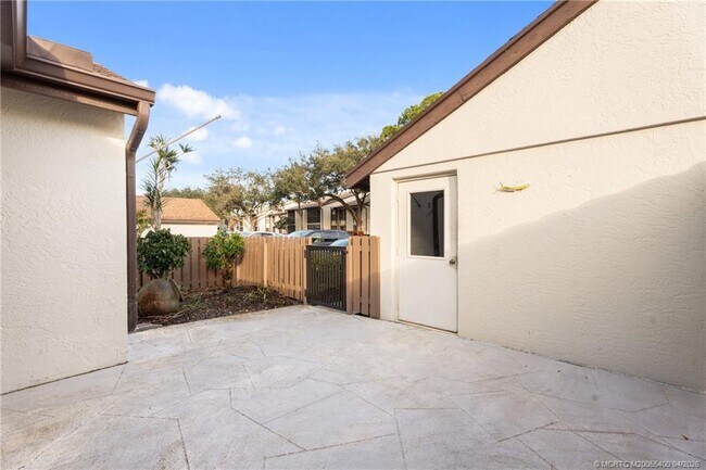 Foto del edificio - 2054 SW Silver Pine Way