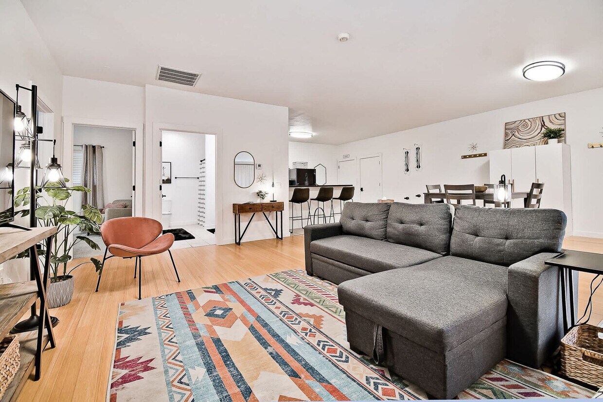 Foto principal - 512 SW B St