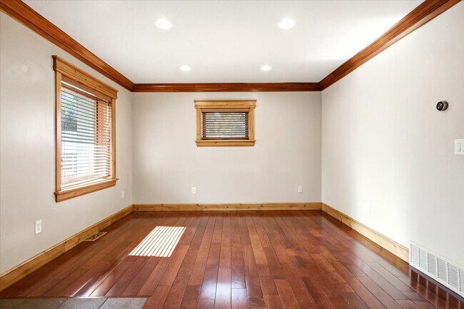 Foto del edificio - 623 N Wall St
