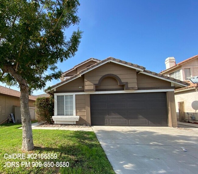 Building Photo - Fontana 3 Bedroom Home Available July 2025