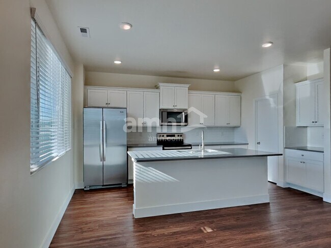 Foto del edificio - 1029 N Barkvine Ave