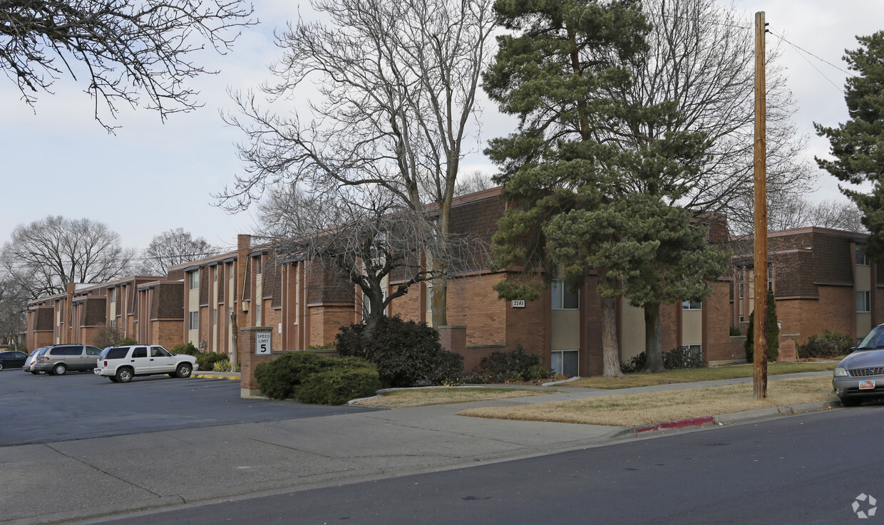 Primary Photo - Kingstowne Apartments