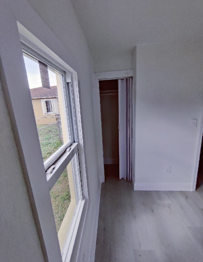 Foto del edificio - 5714 NW 21st Ave