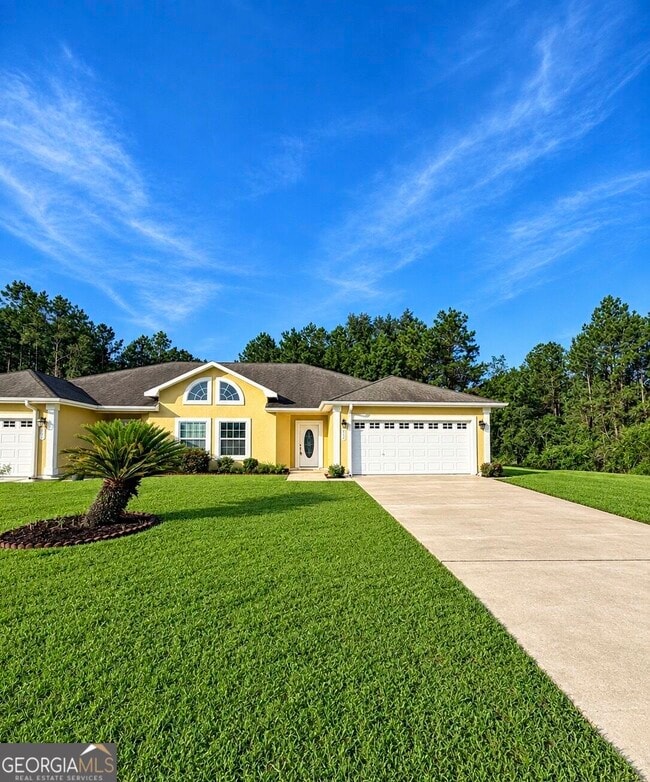 Building Photo - 200 Royal Palms Ave