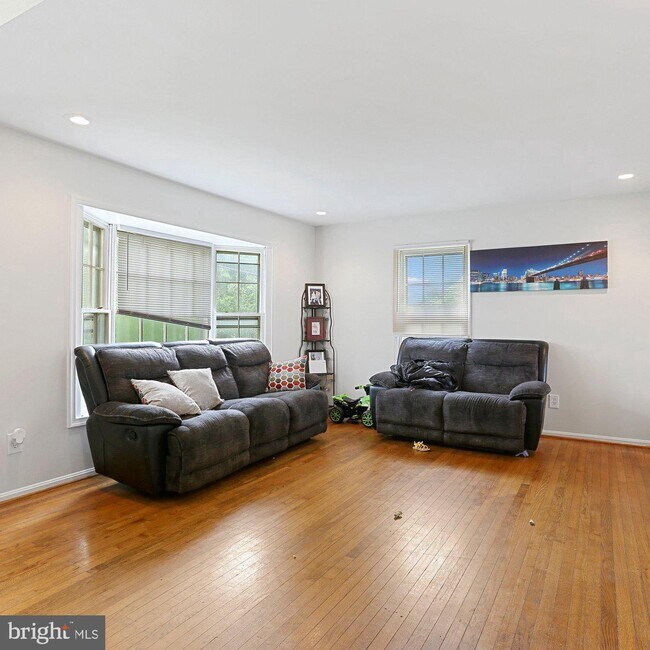 Foto del edificio - 13802 Poplar Tree Rd