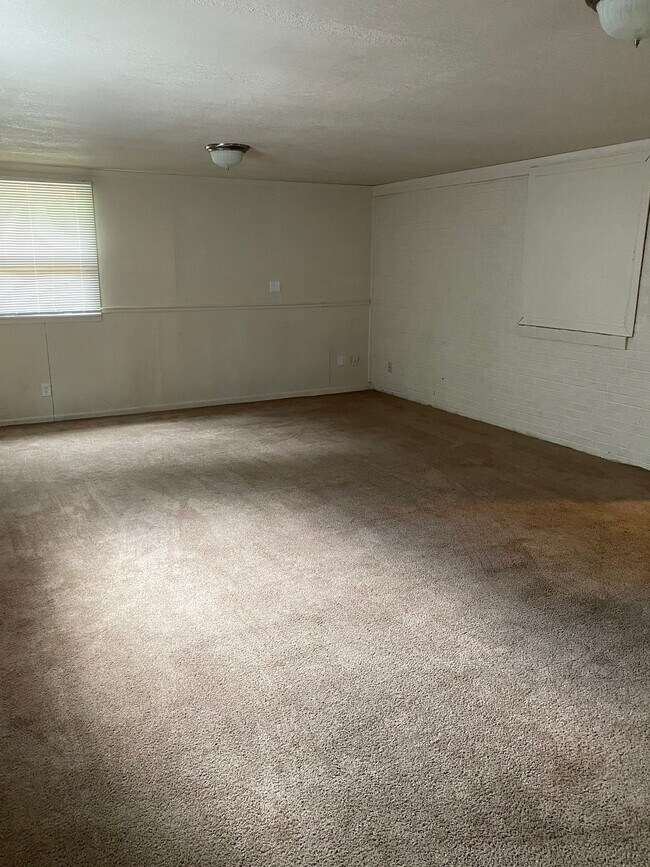 Building Photo - 1510 Thornton Dr