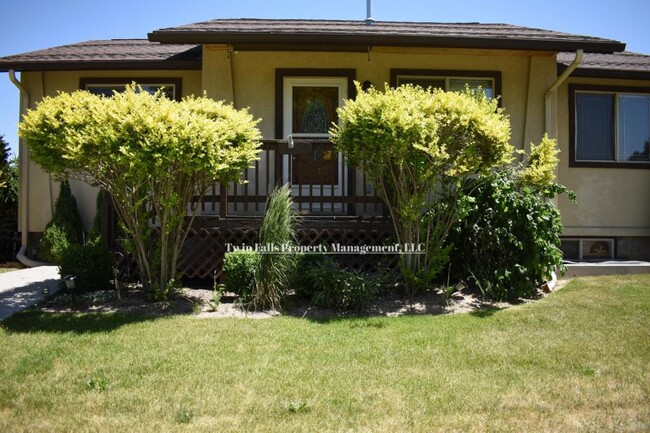 Building Photo - 2010 Carlis Cove