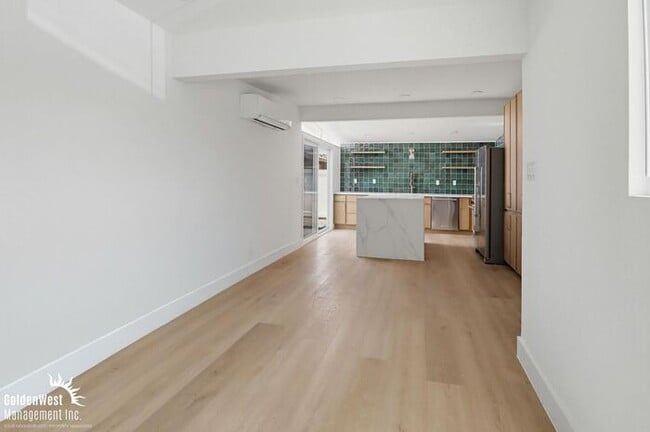 Building Photo - Beautifully Renovated 3Bdm 2Ba Apartment Home in San Diego!