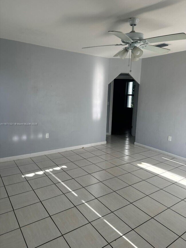 Foto del edificio - 1754 NW 45th St