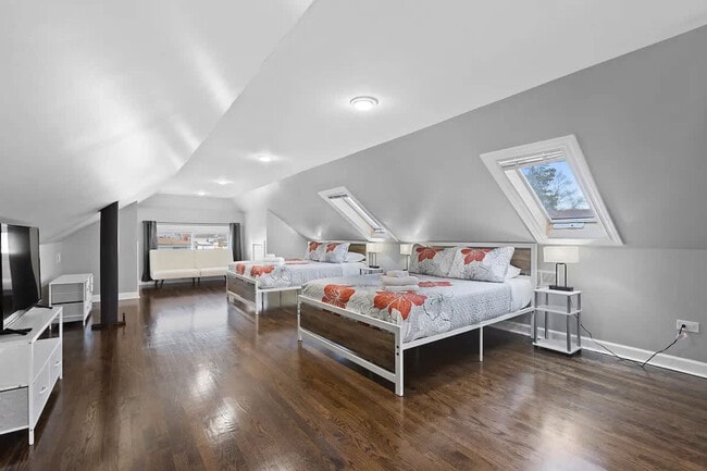 Building Photo - 6028 Crain St