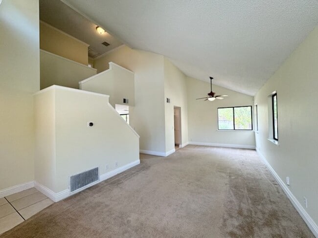 Building Photo - Please contact Vaughn Realty to set up an ...