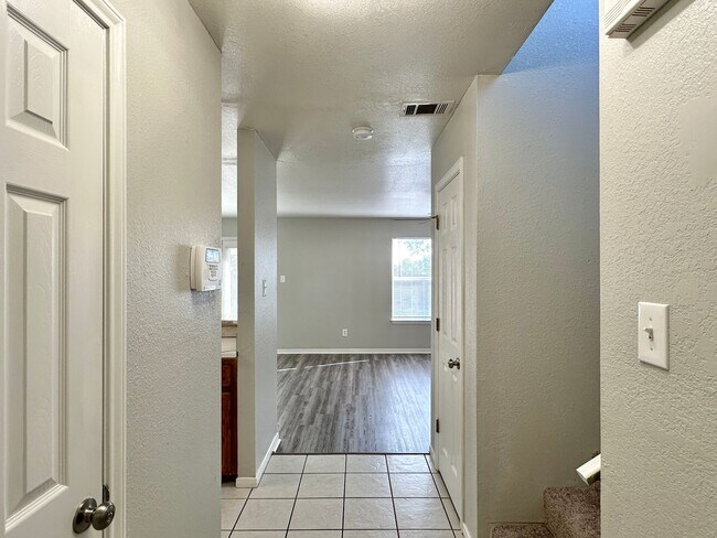 Foto del edificio - 3709 Woodrow Dr