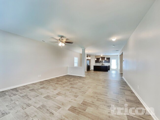 Foto del edificio - 635 Spencer Ln