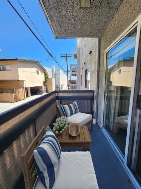 Interior Photo - 1410 Wellesley Ave