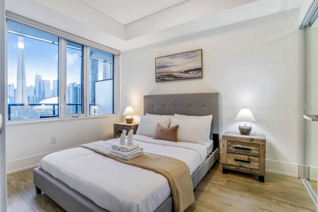 Building Photo - 470 Front St W